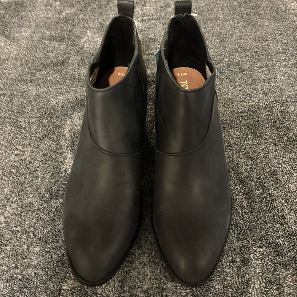 Toms Leilani Black leather women’s boots NWT 7.5